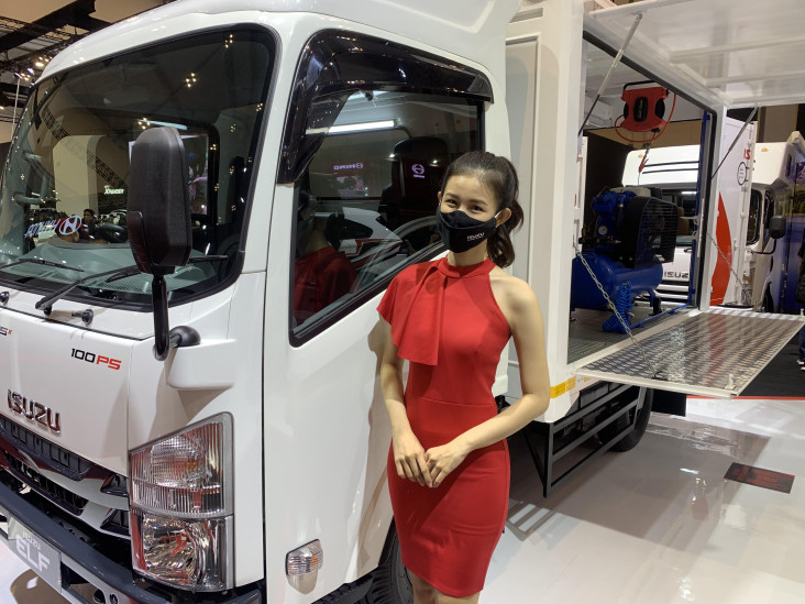 Tampil Cantik dan Seksi,...