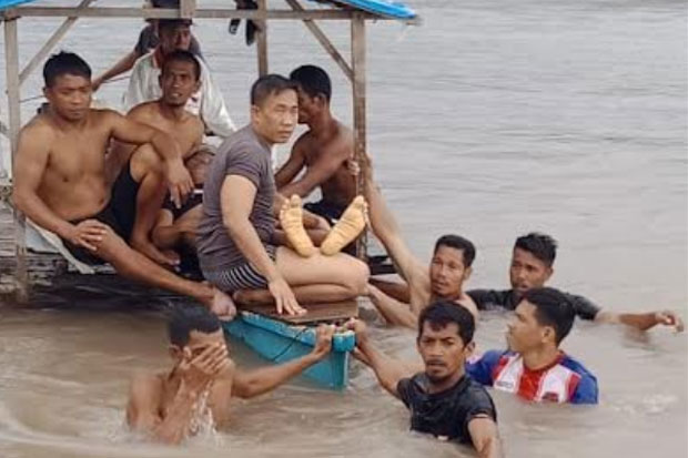Seorang Pria Tewas Tenggelam...