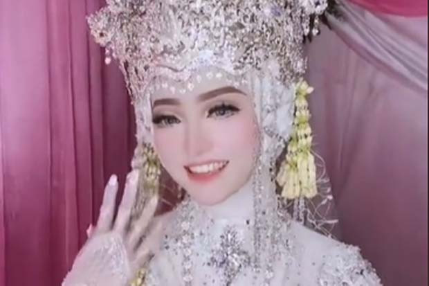 Viral! Tampil bak Barbie...