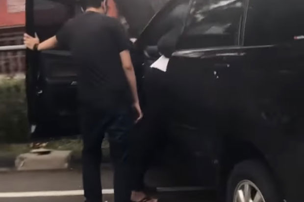 Mobil Tabrak Separator...