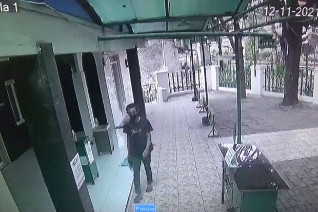 Curi Kotak Amal Musala,...