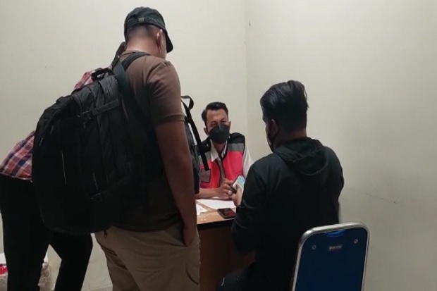Tiba di Bandara YIA,...