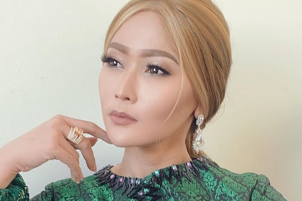 4 Penyanyi Dangdut Cantik...