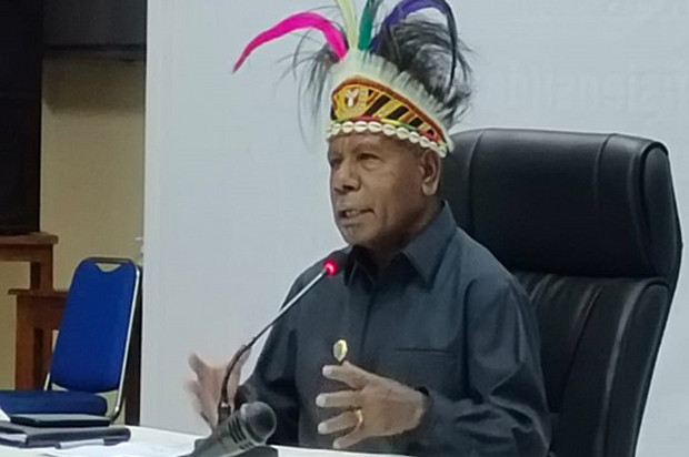 Bupati Jayapura Terima...