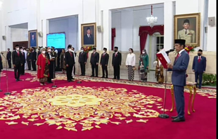 Dilantik Jokowi, 12...