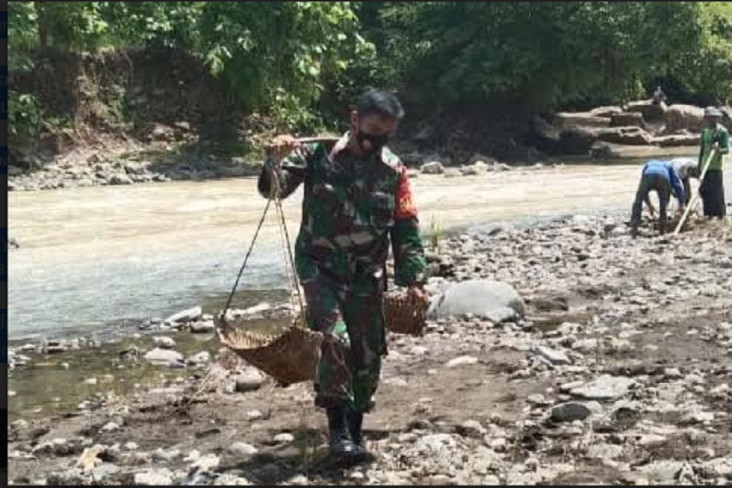 Gotong Royong Bangun...