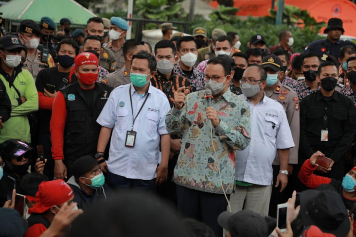 Buruh Tuntut Kenaikan...