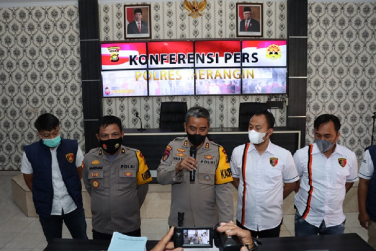 Gelapkan Uang Tabungan...