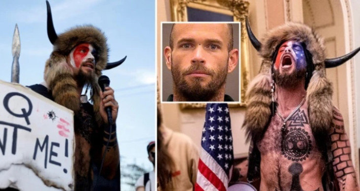 Perusuh US Capitol QAnon...