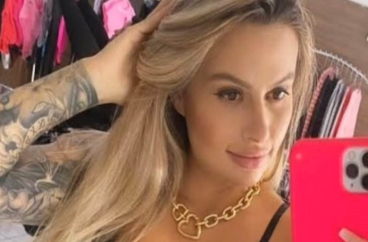 Model Cantik Sekongkol...