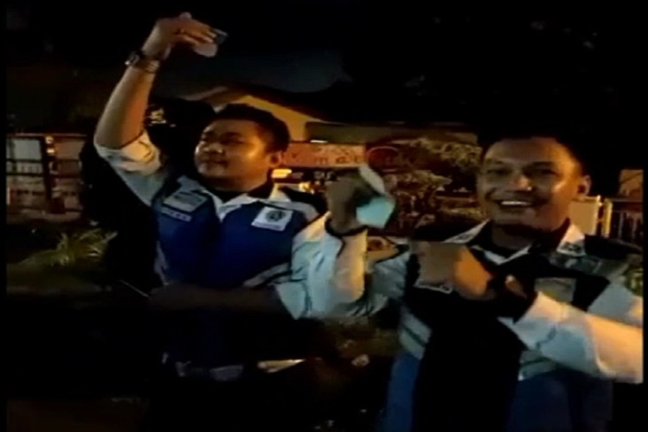 Joget Pamer Uang Tanpa...