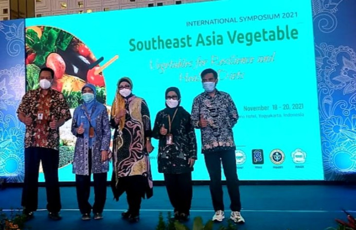 Simposium Internasional...