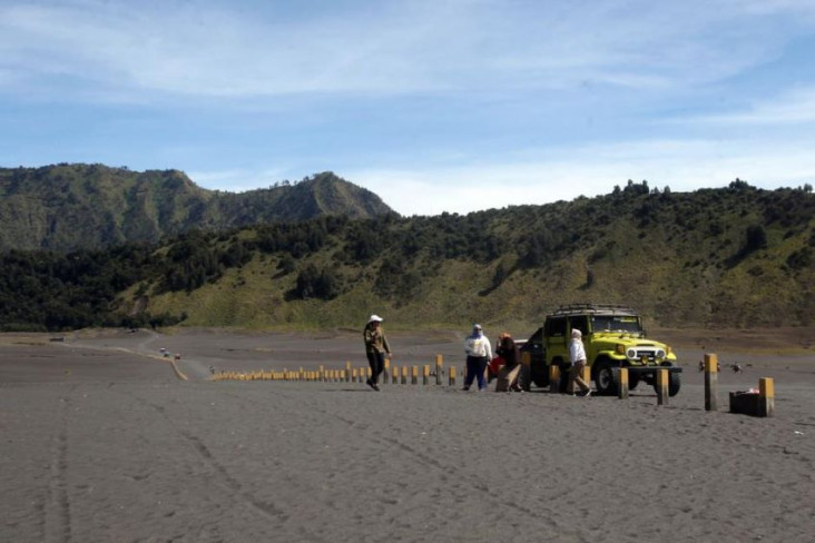 Harga Sewa Jeep Bromo,...