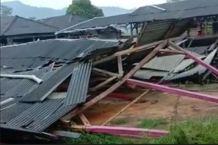 Diterjang Hujan dan...