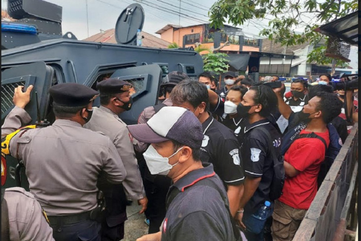 Rencana Pembunuhan Pemilik...