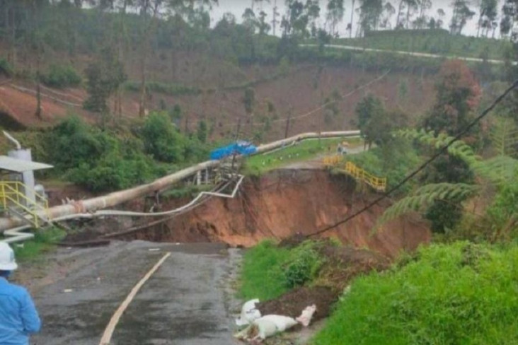Ngeri! Lubang Menganga...