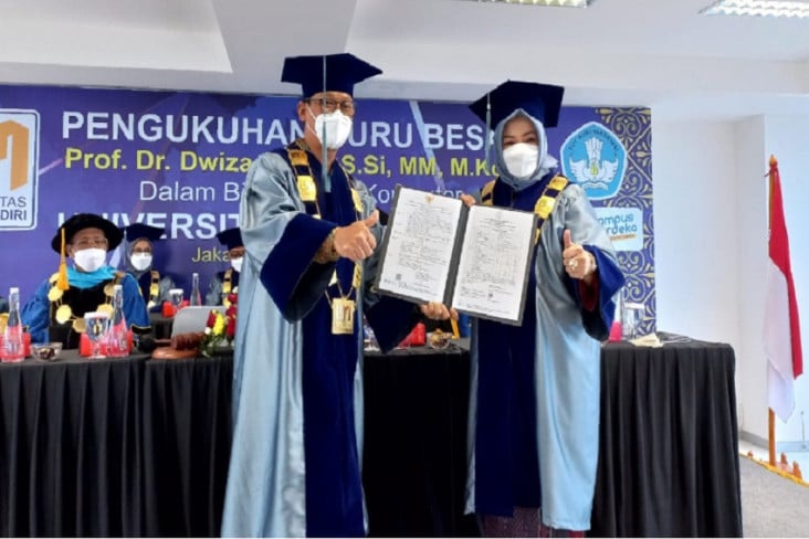 Kukuhkan Guru Besar...