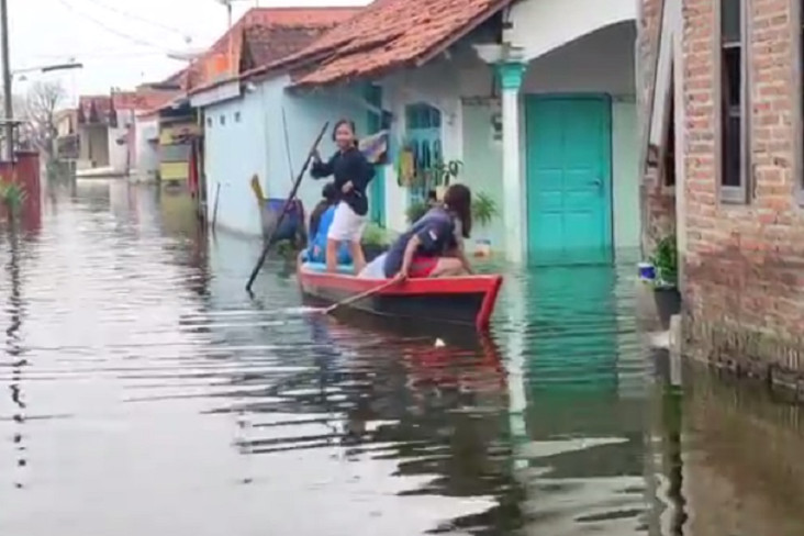 Seminggu Direndam Banjir...
