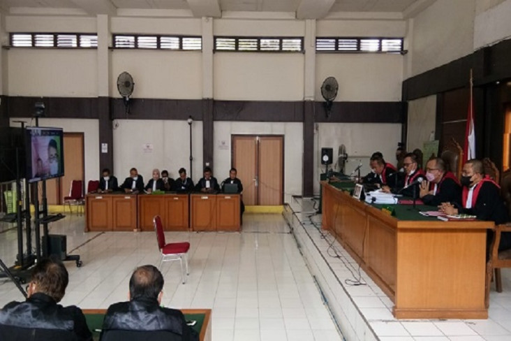 Dua Terdakwa Korupsi...