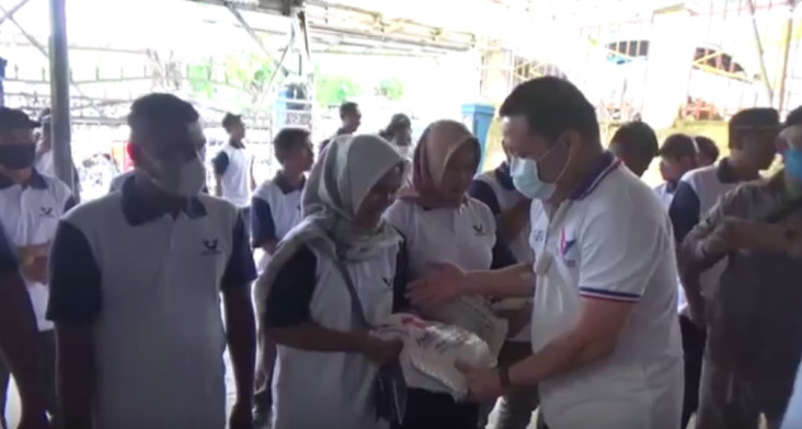 Perindo Salurkan Bantuan...