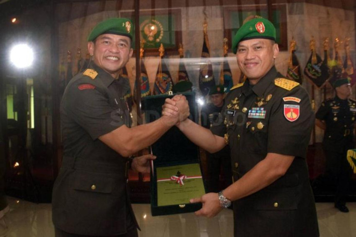 Jabat Danjen Kopassus,...