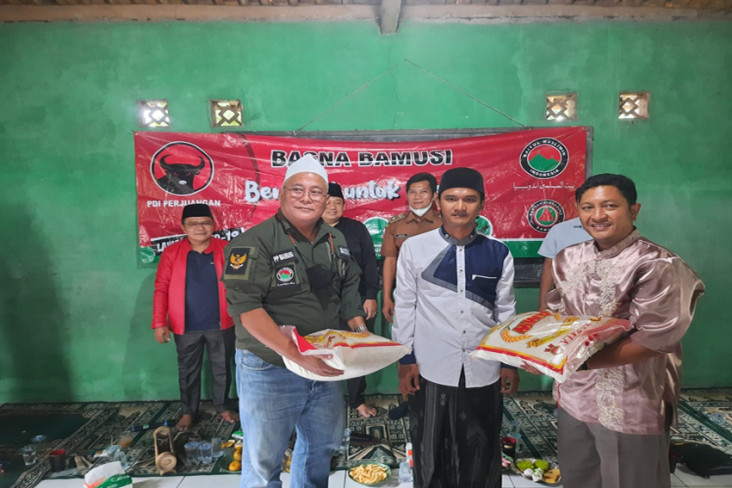 Bamusi PDIP Salurkan...