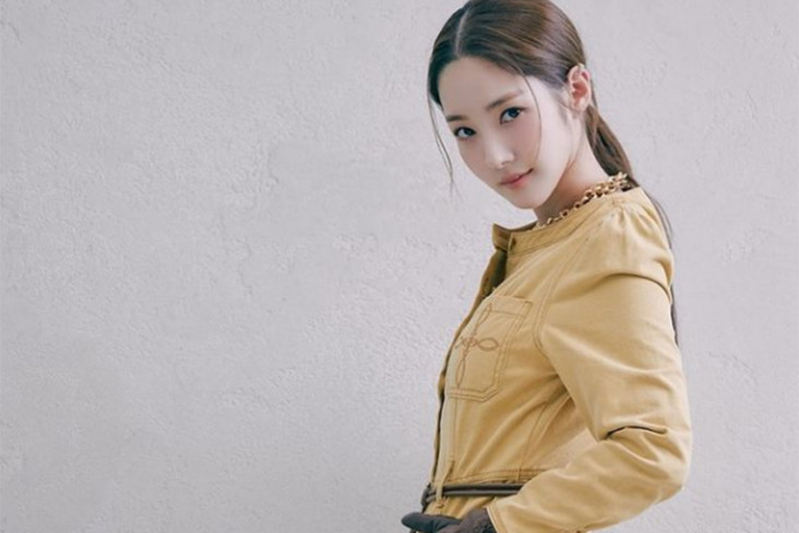 Park Min Young dan Outfit...