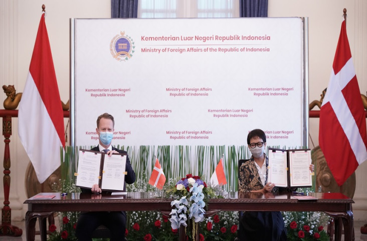 Disambangi Menlu Denmark,...