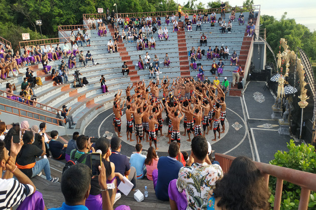 Mendunia! Tari Kecak...
