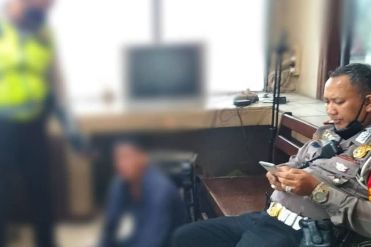 Dikejar Warga Cakung,...
