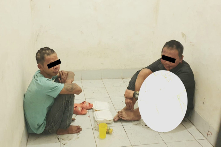 Beraksi di Kompleks...