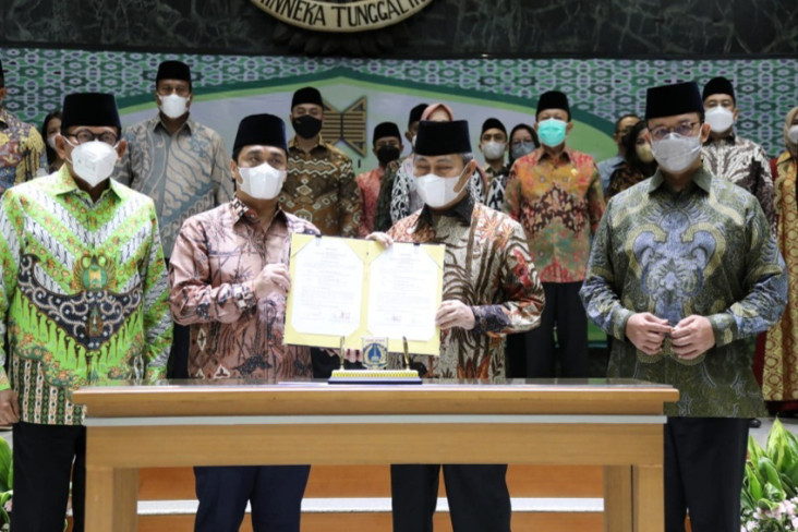 Lantik Riza Patria Jadi...