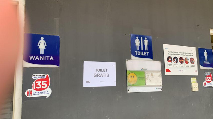 Penampakan Stiker Toilet...