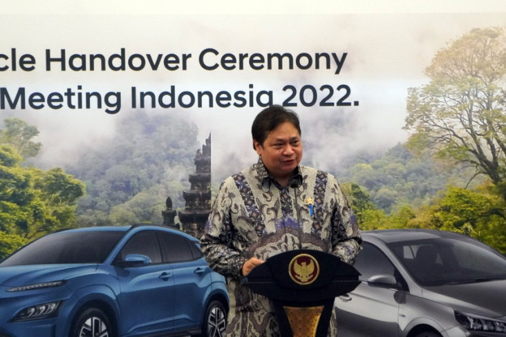 Menko Airlangga Serah...
