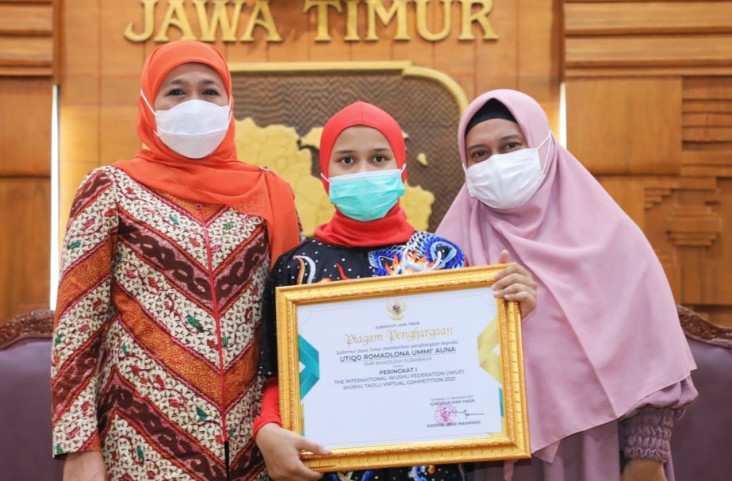 Pelajar SMP di Surabaya...