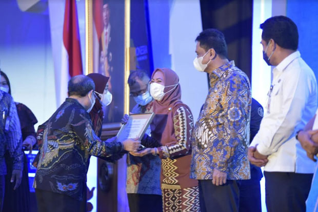 Pemkab Luwu Utara Raih...