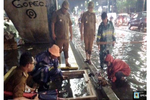 Medan Banjir, Bobby...