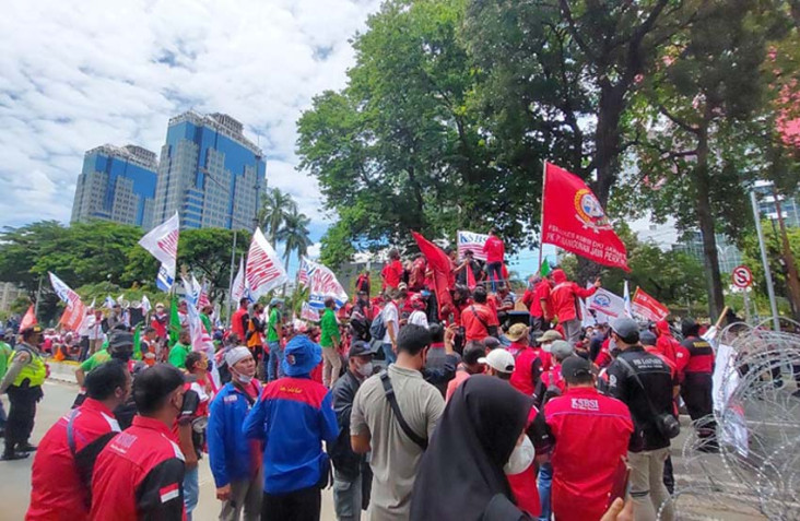 Gugatan Buruh Dikabulkan,...
