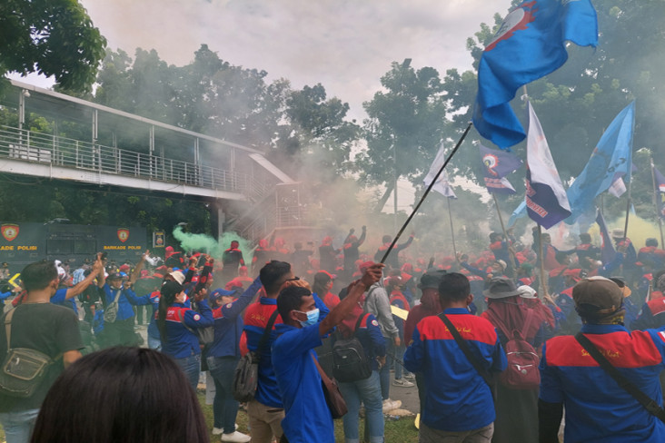 Aksi di Patung Kuda,...