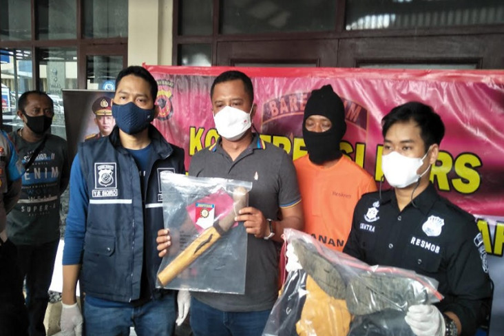 Ditagih Utang Rp40 Ribu,...