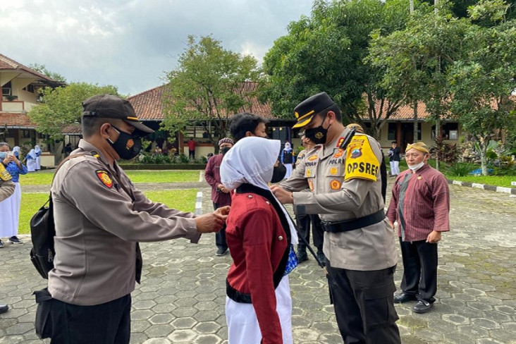 Peringati Hari Guru...