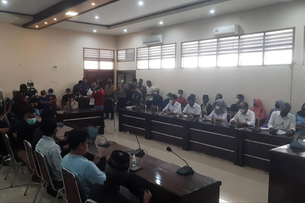 Warga Tuntut Ganti Rugi...