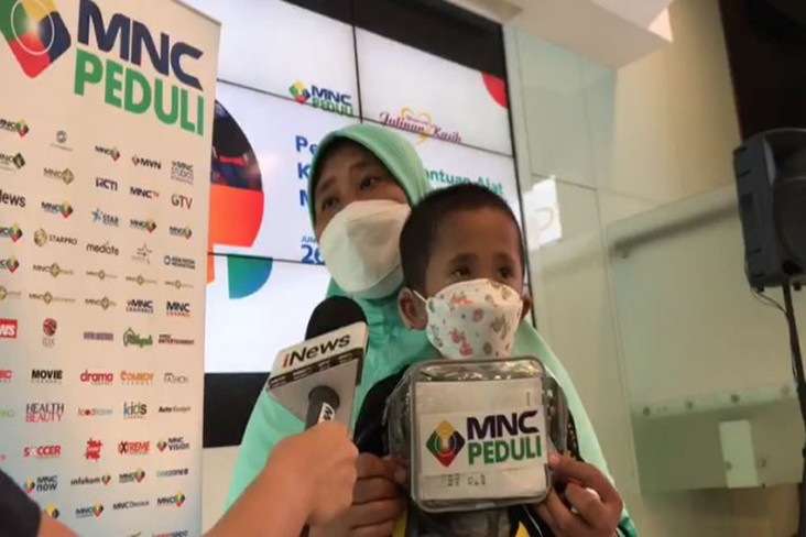 Penerima Alat Bantu...