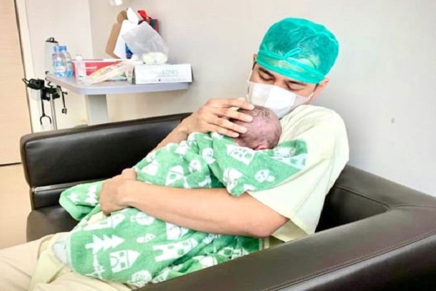 Lahir di Jumat Legi,...