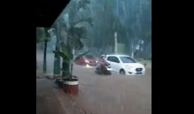 2 Jam Diguyur Hujan,...