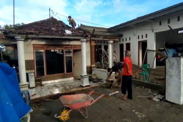 Bak Kiamat, Puting Beliung...