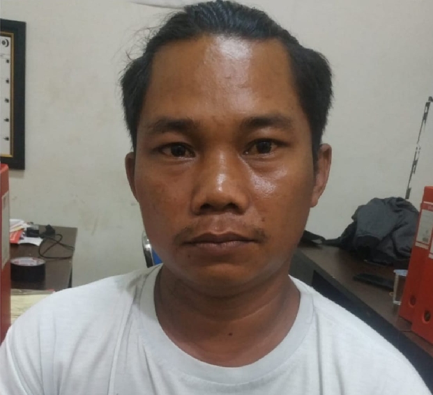 Marah Anaknya Ditilang,...