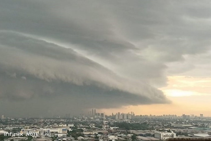 Awan di Langit Jakarta...