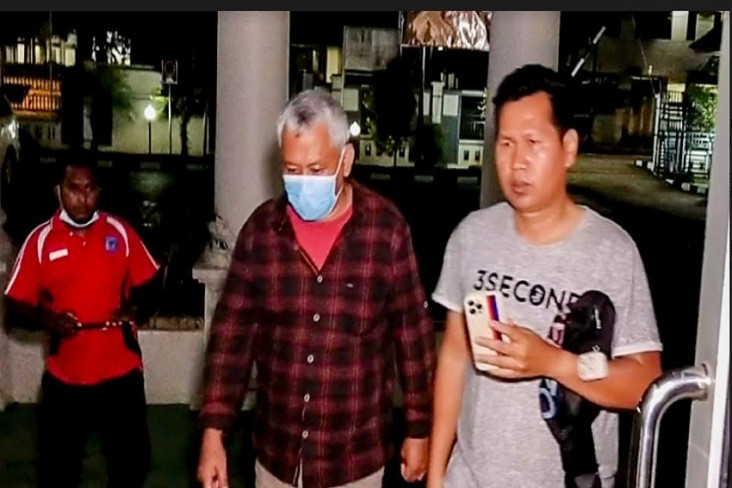 Buron 4 Tahun, Tersangka...