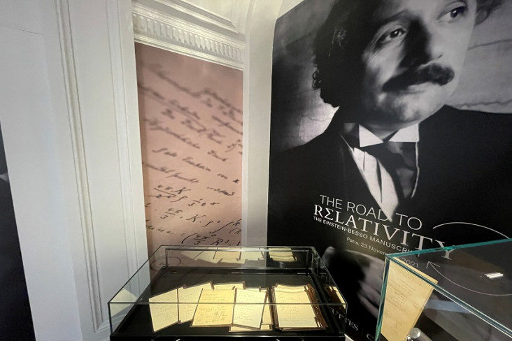 Si Genius Albert Einstein,...